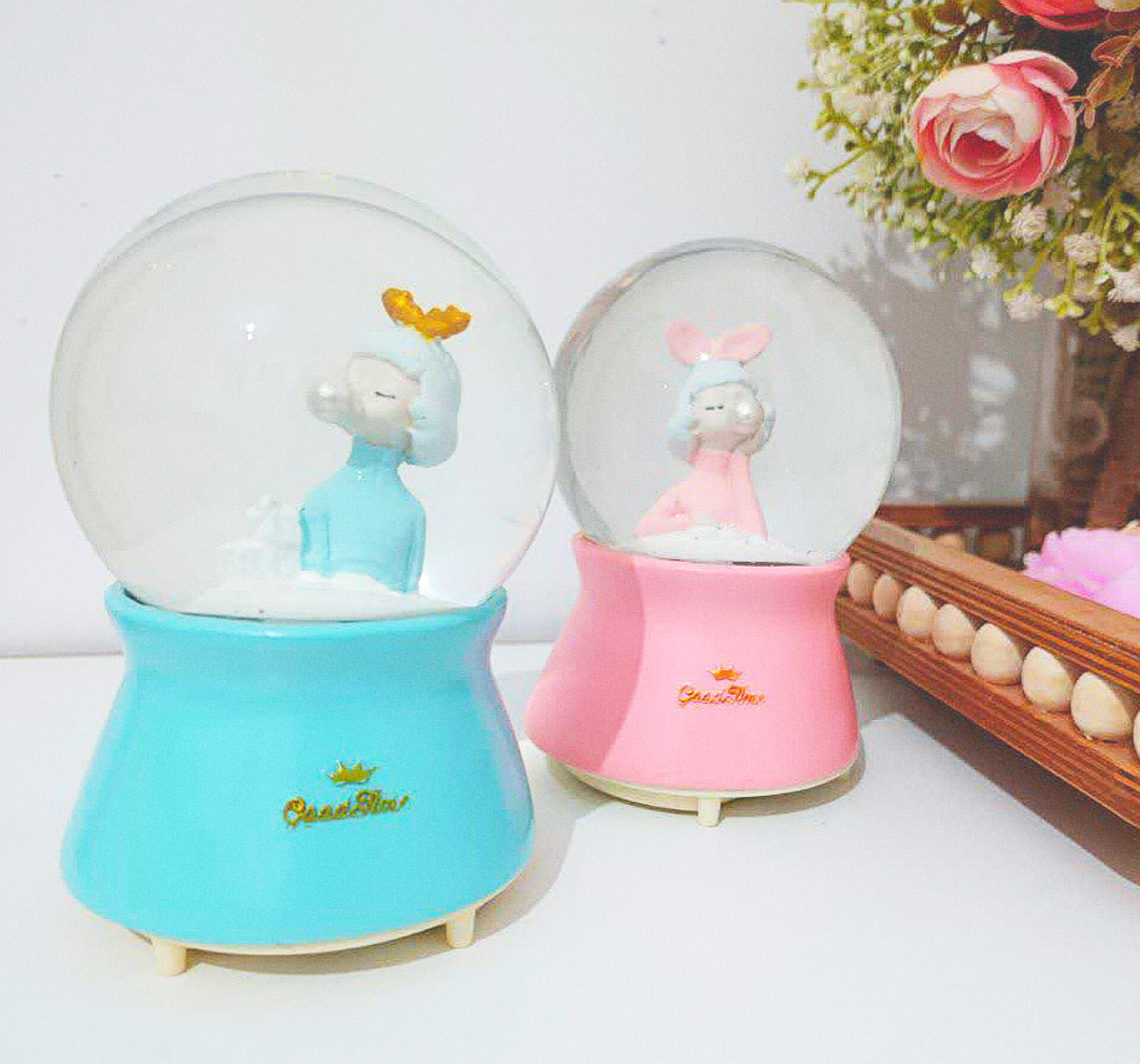 گوی برفی موزیکال پمپی مدل دختر آدامسی