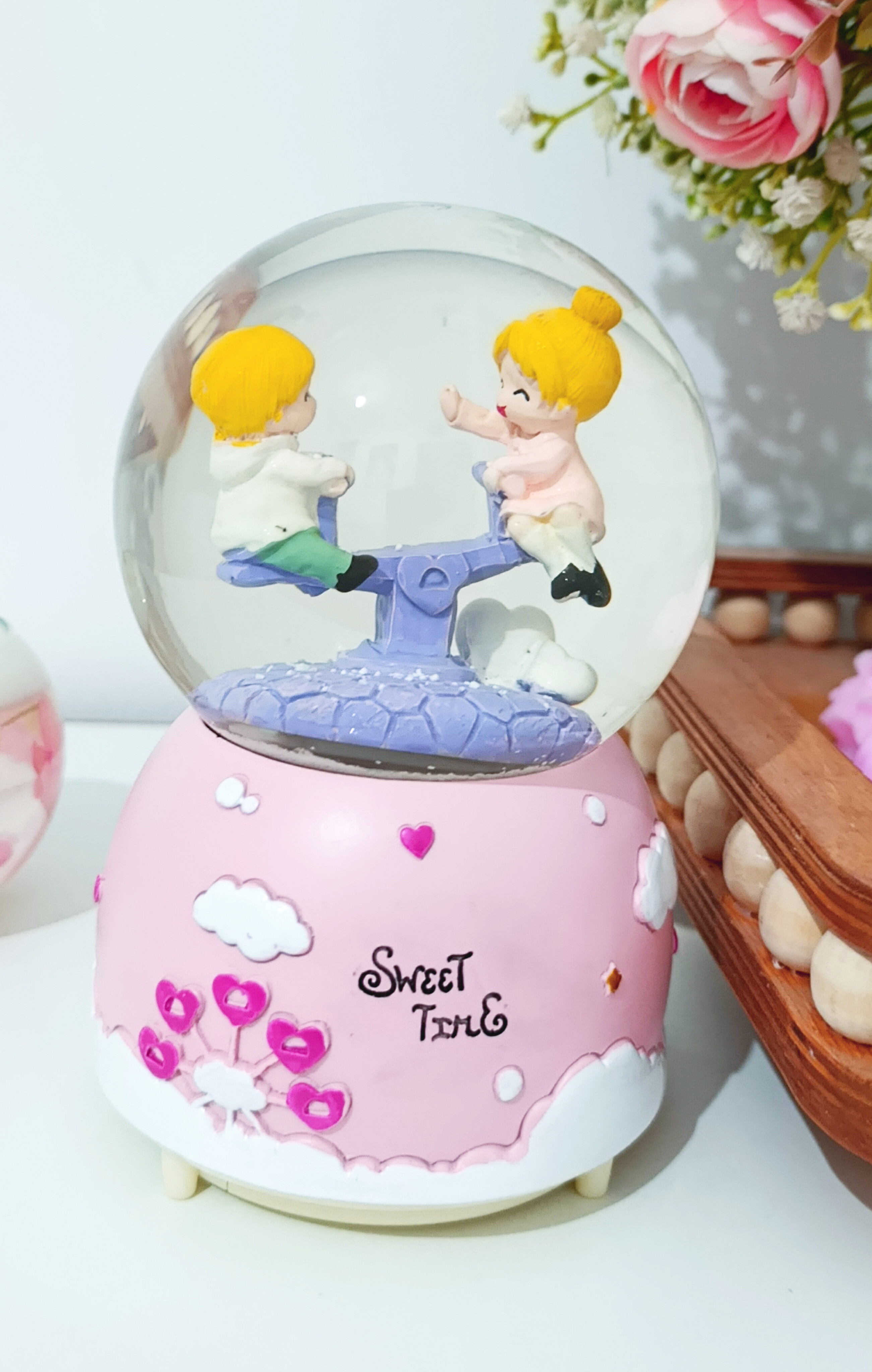 گوی موزیکال فول پمپی عاشقانه برفی طرح دختروپسر کد۱۰